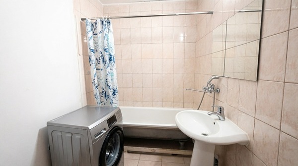 Продам многокомнатную квартиру, Бутлерова ул, 4, Москва г