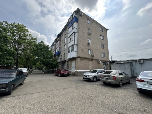 Продам двухкомнатную (2-комн.) квартиру, Базарная пл, 14, Кропоткин г