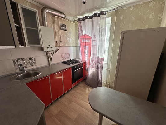 Продам двухкомнатную (2-комн.) квартиру, Базарная пл, 14, Кропоткин г