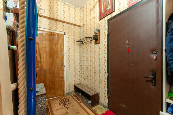 Продам комнату в 2-комн. квартире, Окружной проезд, 11к5, Москва г