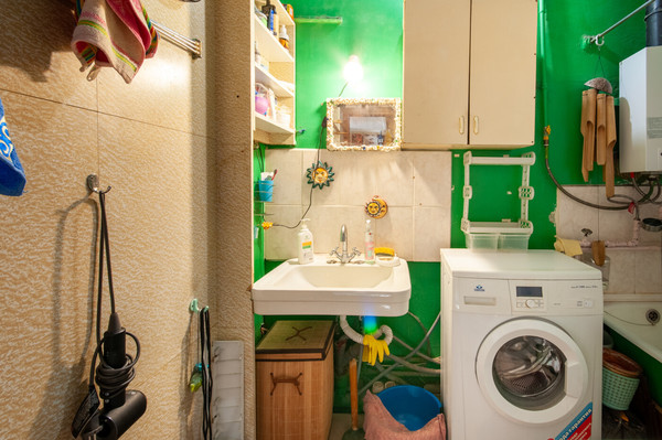 Продам комнату в 2-комн. квартире, Окружной проезд, 11к5, Москва г