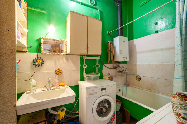 Продам комнату в 2-комн. квартире, Окружной проезд, 11к5, Москва г