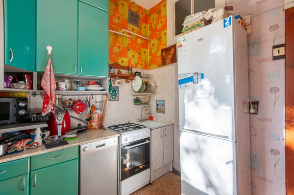 Продам комнату в 2-комн. квартире, Окружной проезд, 11к5, Москва г
