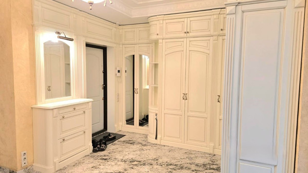 Продам трехкомнатную (3-комн.) квартиру, Первомайская ул, 42к4, Москва г