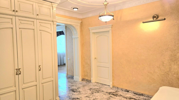 Продам трехкомнатную (3-комн.) квартиру, Первомайская ул, 42к4, Москва г