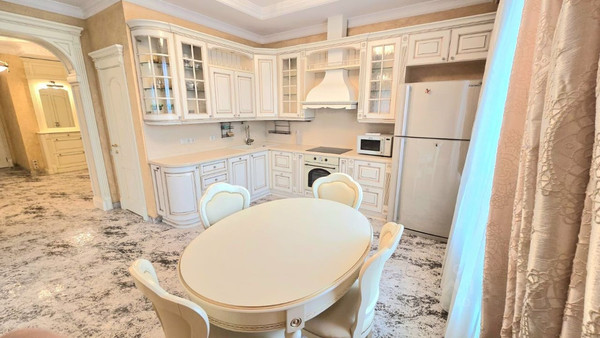 Продам трехкомнатную (3-комн.) квартиру, Первомайская ул, 42к4, Москва г