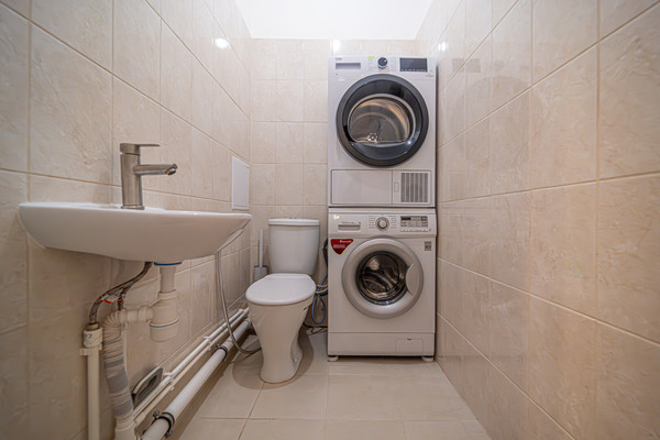 Продам трехкомнатную (3-комн.) квартиру, Черниговская ул, 9, Пермь г