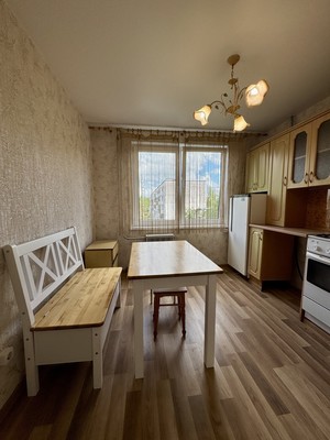 Продам двухкомнатную (2-комн.) квартиру, Подполковника Емельянова ул, 252, Калининград г