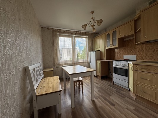 Продам двухкомнатную (2-комн.) квартиру, Подполковника Емельянова ул, 252, Калининград г