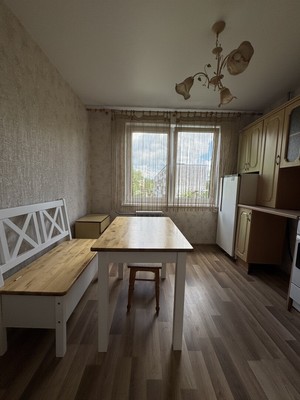 Продам двухкомнатную (2-комн.) квартиру, Подполковника Емельянова ул, 252, Калининград г