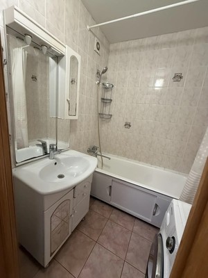 Продам трехкомнатную (3-комн.) квартиру, Саморы Машела ул, 4к4, Москва г