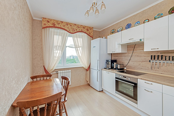 Продам двухкомнатную (2-комн.) квартиру, Барышиха ул, 25к1, Москва г