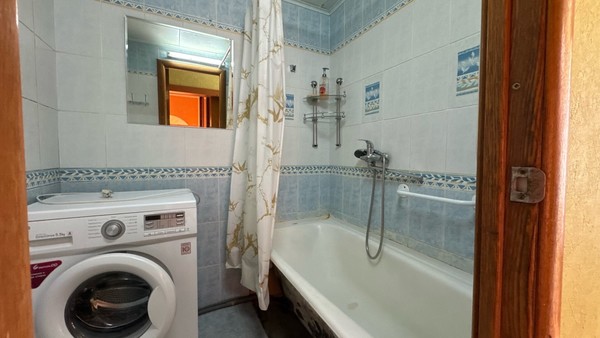 Продам двухкомнатную (2-комн.) квартиру, Академика Павлова ул, 41, Миасс г