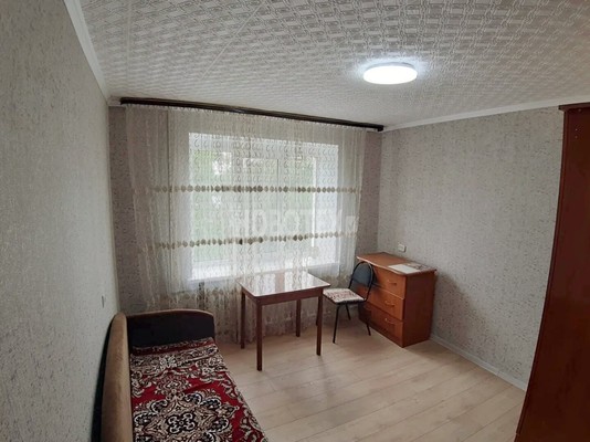 Продам комнату в 8-комн. квартире, Комарова ул, 78, Апшеронск г