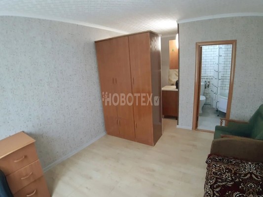 Продам комнату в 8-комн. квартире, Комарова ул, 78, Апшеронск г