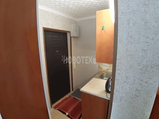 Продам комнату в 8-комн. квартире, Комарова ул, 78, Апшеронск г
