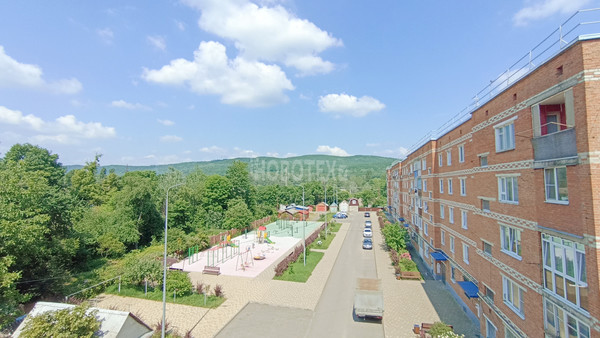 Продам комнату в 8-комн. квартире, Комарова ул, 78, Апшеронск г