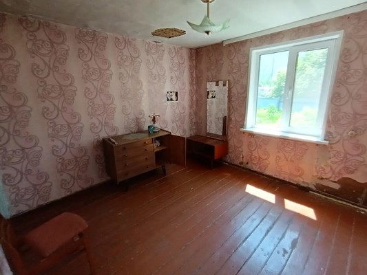 Продам трехкомнатную (3-комн.) квартиру, Первомайская ул, 12, Ягодный п