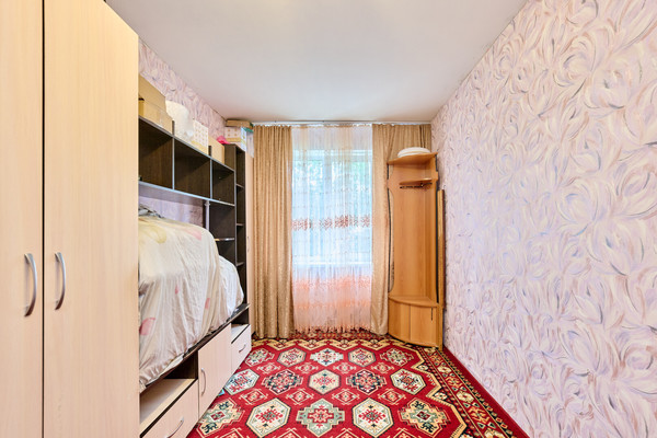 Продам трехкомнатную (3-комн.) квартиру, Молдавская ул, 12, Пермь г