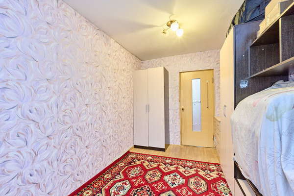 Продам трехкомнатную (3-комн.) квартиру, Молдавская ул, 12, Пермь г