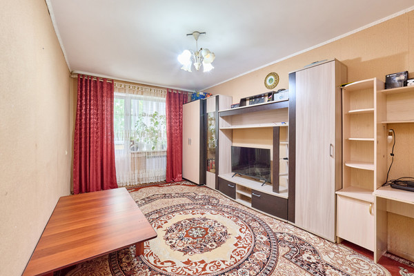 Продам трехкомнатную (3-комн.) квартиру, Молдавская ул, 12, Пермь г