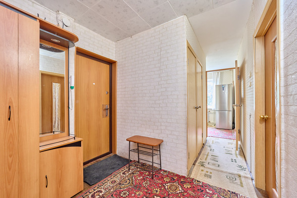 Продам трехкомнатную (3-комн.) квартиру, Молдавская ул, 12, Пермь г