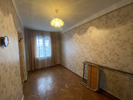 Продам трехкомнатную (3-комн.) квартиру, Меньшикова ул, 81, Тихорецк г