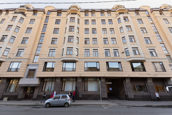 Сдам трехкомнатную (3-комн.) квартиру, 9-я Советская ул, 5, Санкт-Петербург г