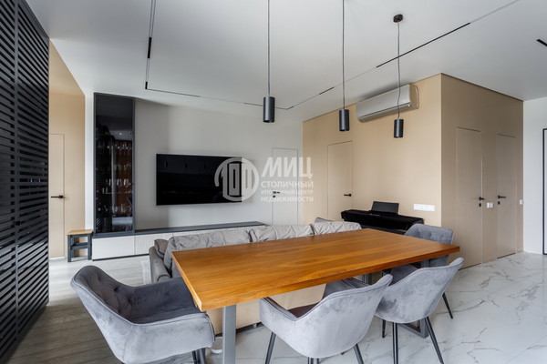 Продам трехкомнатную (3-комн.) квартиру, Дыбенко ул, 7к1, Москва г