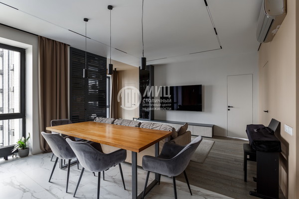 Продам трехкомнатную (3-комн.) квартиру, Дыбенко ул, 7к1, Москва г