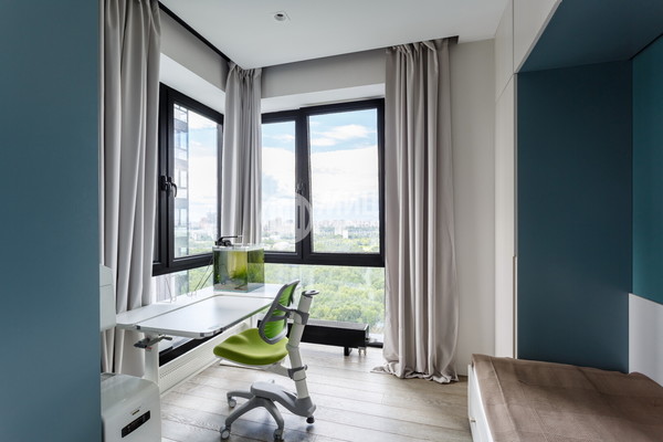 Продам трехкомнатную (3-комн.) квартиру, Дыбенко ул, 7к1, Москва г
