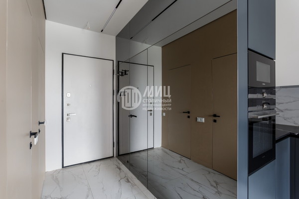 Продам трехкомнатную (3-комн.) квартиру, Дыбенко ул, 7к1, Москва г