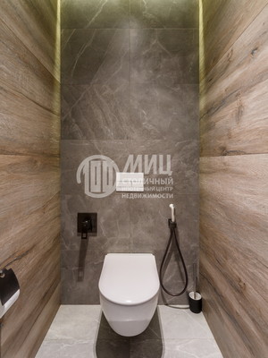 Продам трехкомнатную (3-комн.) квартиру, Дыбенко ул, 7к1, Москва г