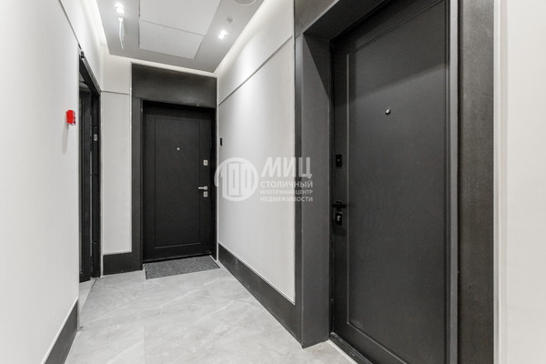 Продам трехкомнатную (3-комн.) квартиру, Дыбенко ул, 7к1, Москва г