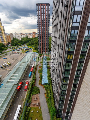 Продам трехкомнатную (3-комн.) квартиру, Дыбенко ул, 7к1, Москва г