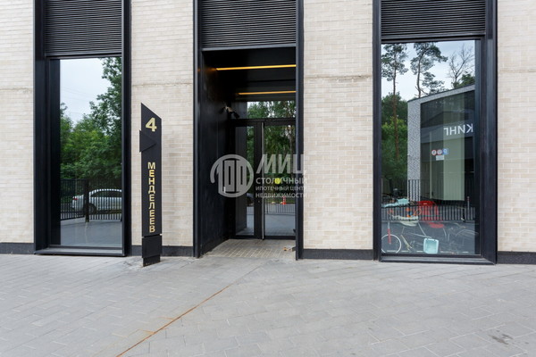 Продам трехкомнатную (3-комн.) квартиру, Дыбенко ул, 7к1, Москва г