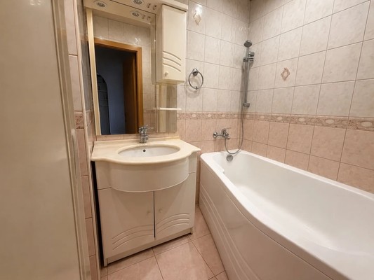 Продам трехкомнатную (3-комн.) квартиру, Куникова ул, 11, Новороссийск г