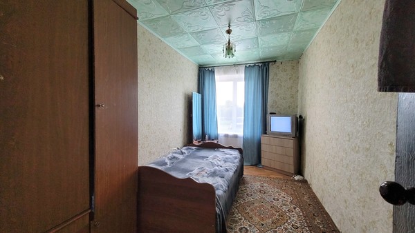 Продам трехкомнатную (3-комн.) квартиру, Комарова ул, 2, Камское Устье пгт