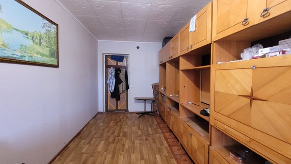Продам трехкомнатную (3-комн.) квартиру, Комарова ул, 2, Камское Устье пгт