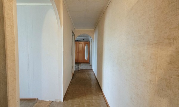 Продам трехкомнатную (3-комн.) квартиру, Комарова ул, 2, Камское Устье пгт