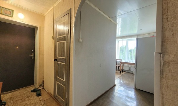 Продам трехкомнатную (3-комн.) квартиру, Комарова ул, 2, Камское Устье пгт