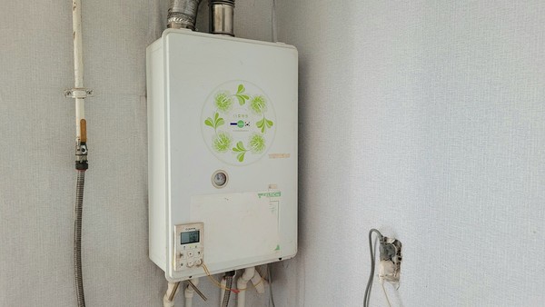 Продам трехкомнатную (3-комн.) квартиру, Комарова ул, 2, Камское Устье пгт