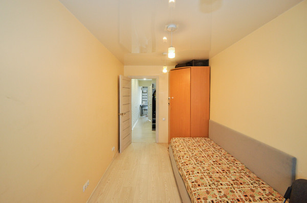 Продам трехкомнатную (3-комн.) квартиру, Станиславского ул, 33, Новосибирск г