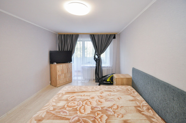 Продам трехкомнатную (3-комн.) квартиру, Станиславского ул, 33, Новосибирск г