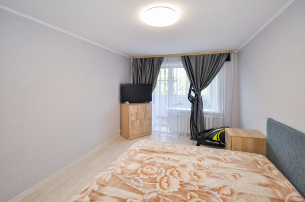 Продам трехкомнатную (3-комн.) квартиру, Станиславского ул, 33, Новосибирск г