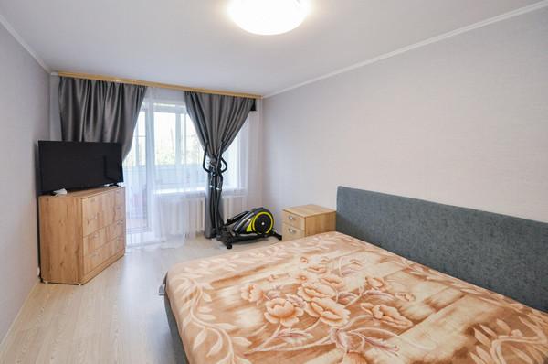 Продам трехкомнатную (3-комн.) квартиру, Станиславского ул, 33, Новосибирск г