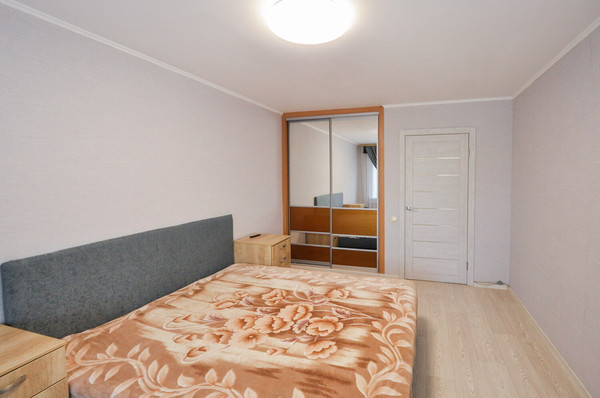 Продам трехкомнатную (3-комн.) квартиру, Станиславского ул, 33, Новосибирск г