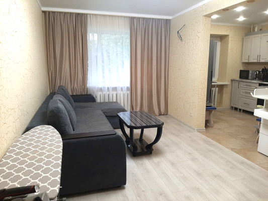 Продам трехкомнатную (3-комн.) квартиру, Октябрьская ул, 108, Тихорецк г
