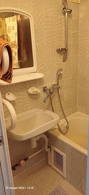 Продам двухкомнатную (2-комн.) квартиру, Большой пр-кт, 10, Семрино п