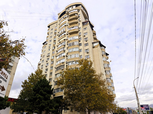 Продам трехкомнатную (3-комн.) квартиру, Дзержинского пр-кт, 183, Новороссийск г